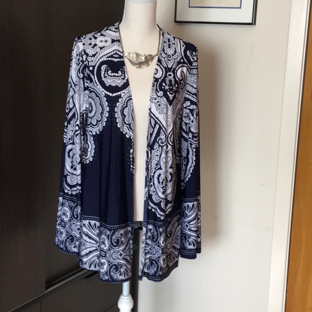 Open cardigan with navy blue and white designs